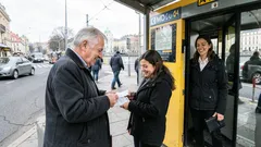 Krátka historka: Pri automate si kúpil lístok dvakrát. To, čo povedal potom, ma dorazilo